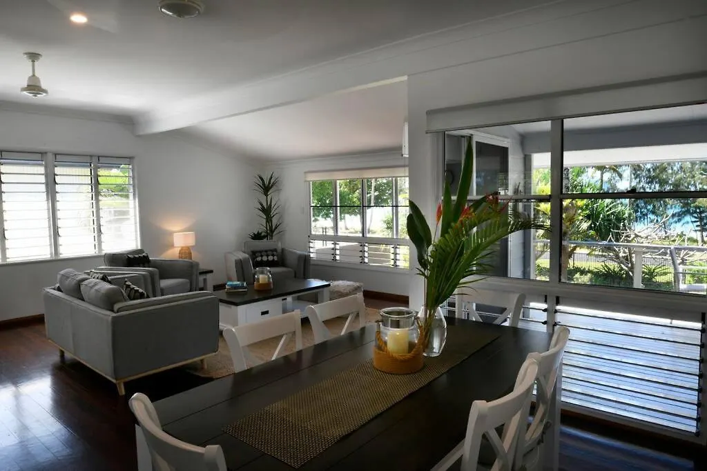 Ohana - Beachfront Holiday House South Mission Beach
