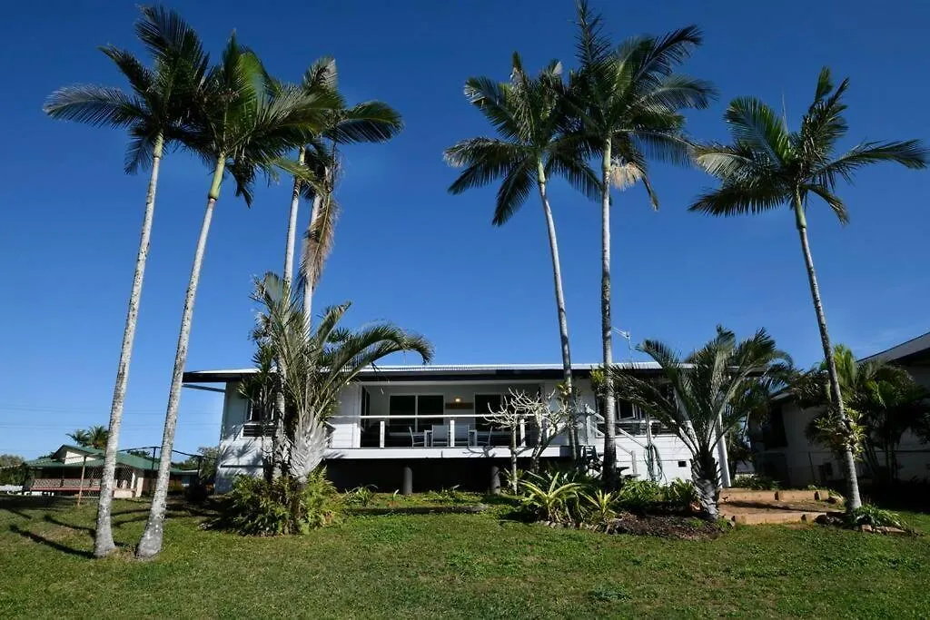 Ohana - Beachfront Holiday House South Mission Beach 0*,  Австралия