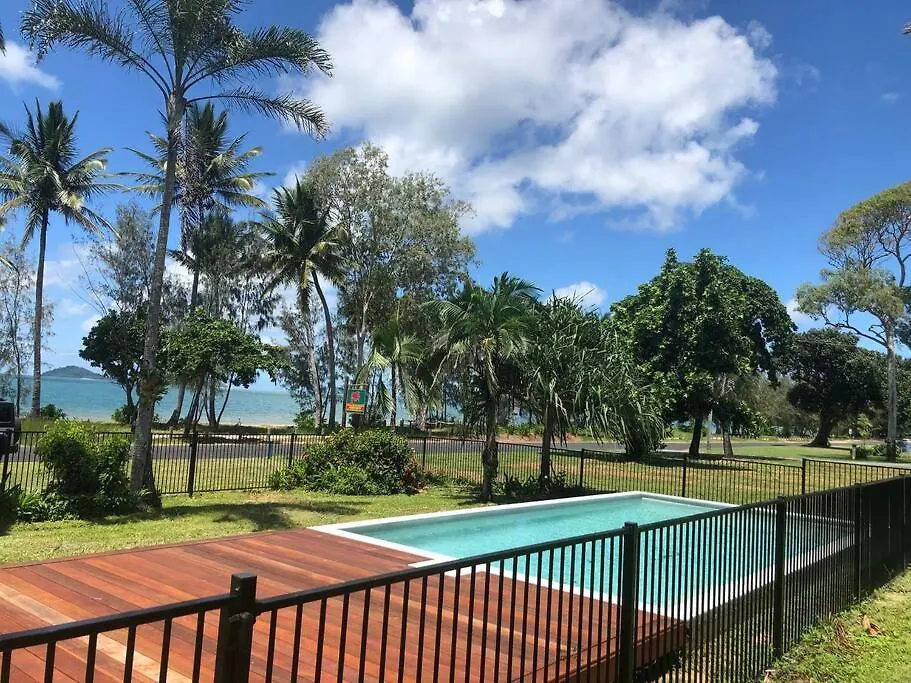 Дом отдыха Ohana - Beachfront Holiday House South Mission Beach