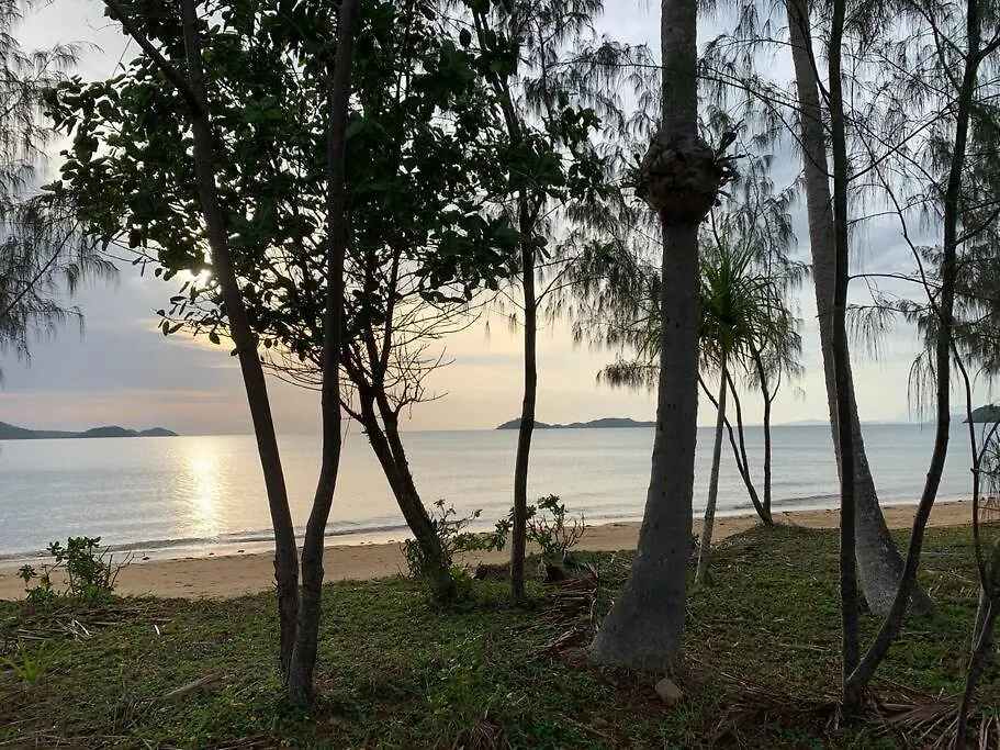 Ohana - Beachfront Holiday House South Mission Beach Австралия