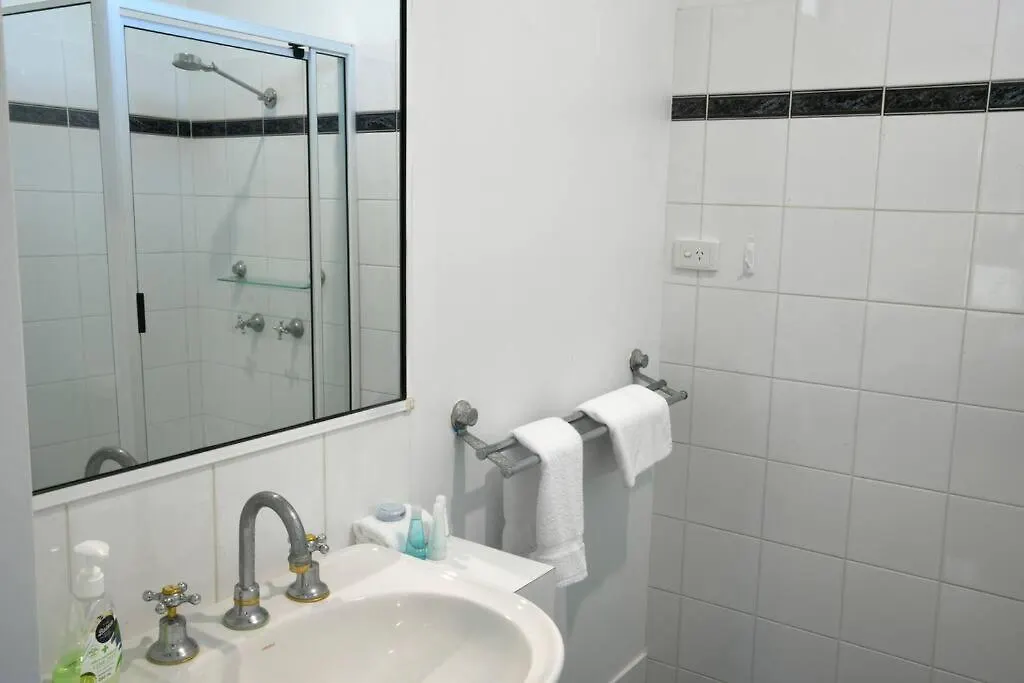 Ohana - Beachfront Holiday House South Mission Beach Дом отдыха