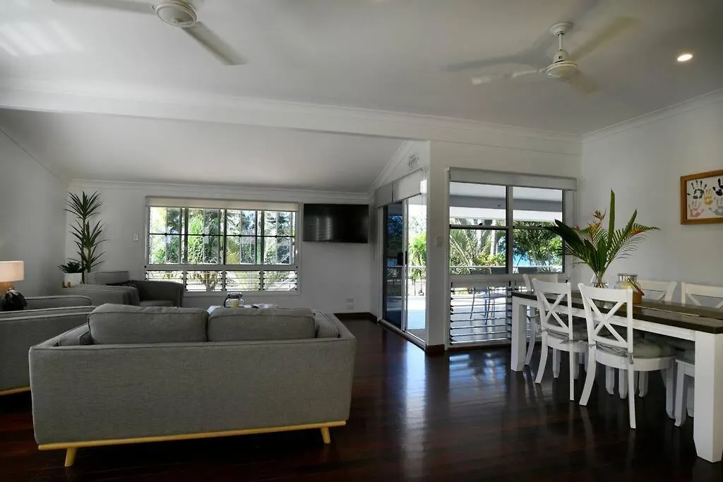 Ohana - Beachfront Holiday House South Mission Beach