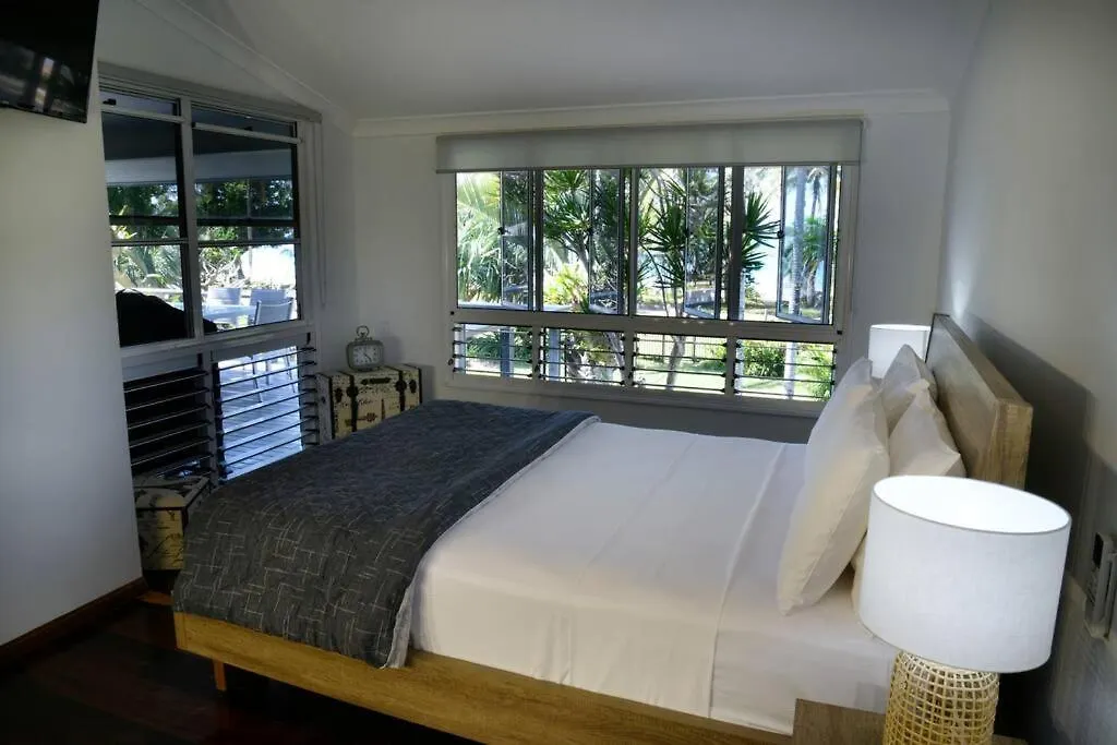 Ohana - Beachfront Holiday House South Mission Beach 0*,