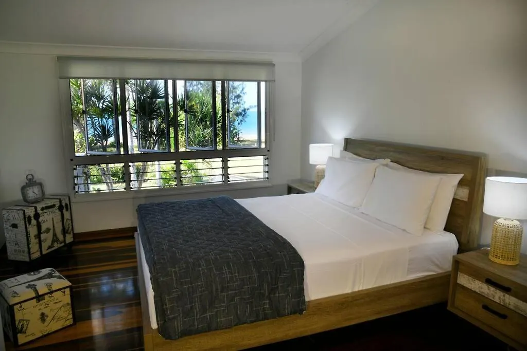 Ohana - Beachfront Holiday House South Mission Beach