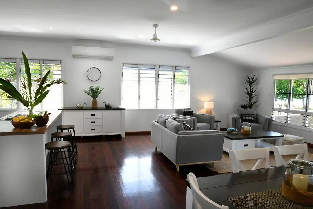 Ohana - Beachfront Holiday House South Mission Beach Дом отдыха